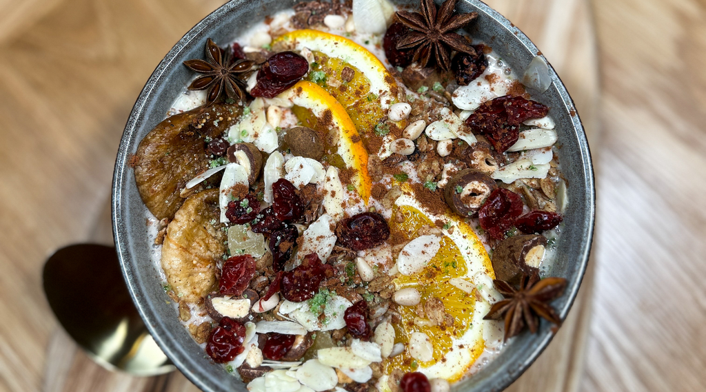 Weihnachtsbowl mit Vanille, Zimt & Kardamom